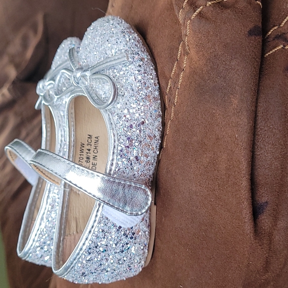 Shoe - Picture 2 of 6